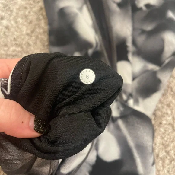 16L6. Lululemon Train Times 7/8 Pant 25" Blush Blossom Alpine White Black - Picture 9 of 9